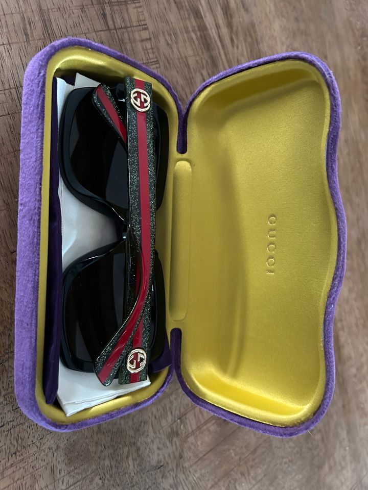 Gucci Sonnenbrille mit Etui in Wesseling