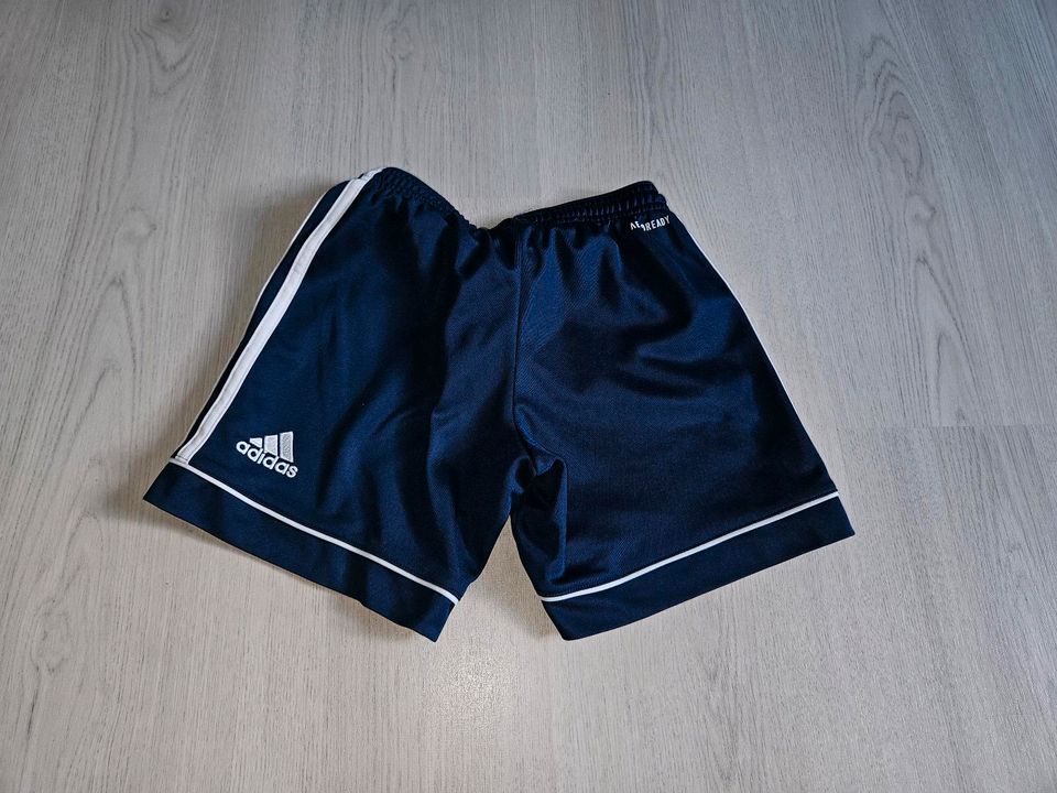 Jungen Shorts und T-Shirt, Adidas, Gr. 128 in Uder