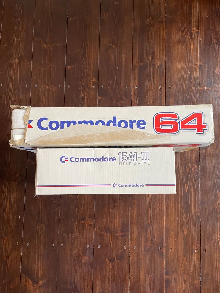 C64 | Commodore 64 + Disk Drive 1541 II + 100 Games (OVP) in Jena