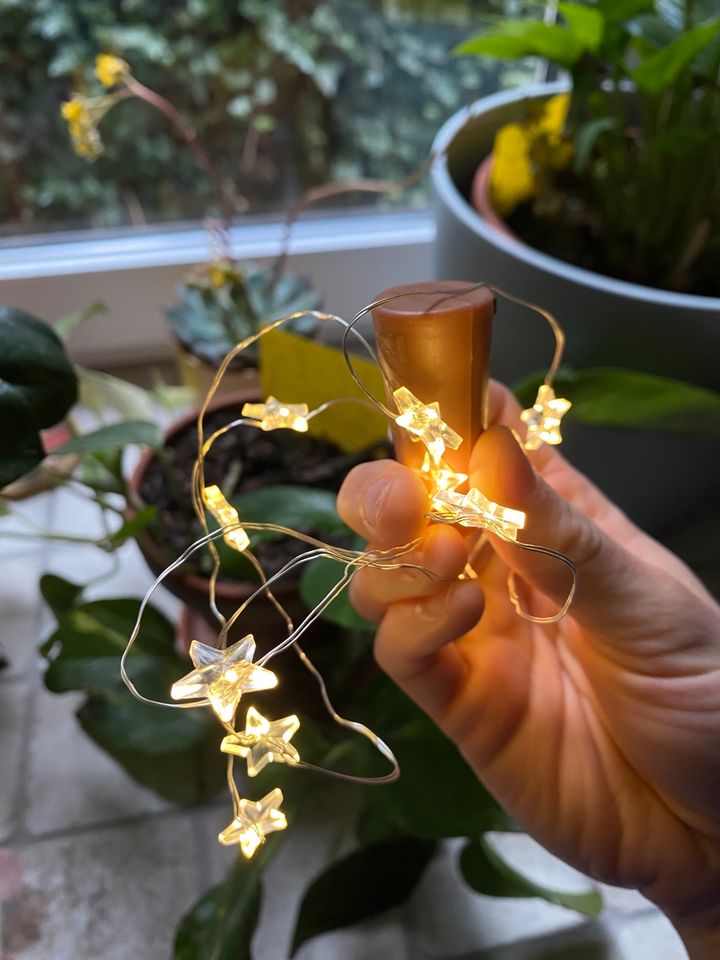 Kleine Deko Flasche mit Lichterkette, Sterne, Einrichtung, Lampe in Köln