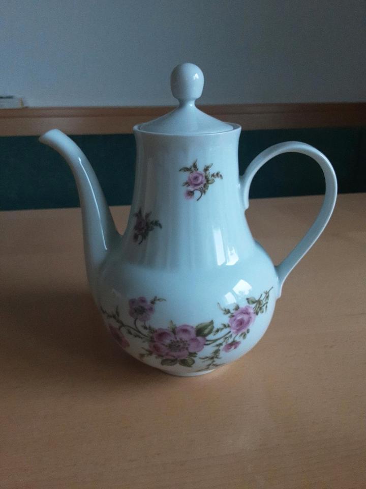 Kaffeekanne mit Zuckerdose+Milchkännchen "Rosen" Henneberg DDR in Moosach (Landkreis Ebersberg)