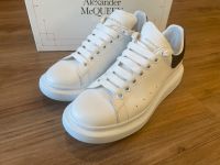 Alexander McQueen Sneaker Gr. 42 weiß schwarz inkl. OVP Baden-Württemberg - Renningen Vorschau