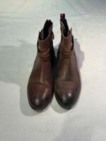 Tommy Hilfiger Schuhe Leder braun Gr 38 Nordrhein-Westfalen - Erkrath Vorschau