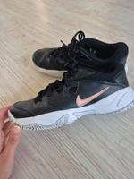 Nike Court Lite 2 Hallenschuhe Damen in Schwarz-rosé Niedersachsen - Burgdorf Vorschau