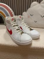 Nike Sportswear Sneaker Schuhe Court Royale 2 Rot Weiß NEU Bielefeld - Stieghorst Vorschau