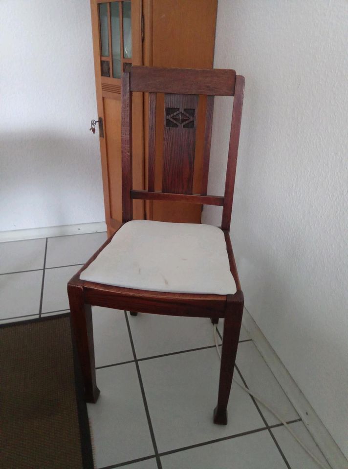 Esstisch mit Stühlen in Bergheim