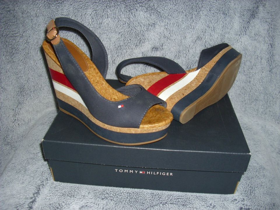 TOMMY HILFIGER Sandale Pumps Keilabsatz in Korkoptik Gr. 39 in Lehrte