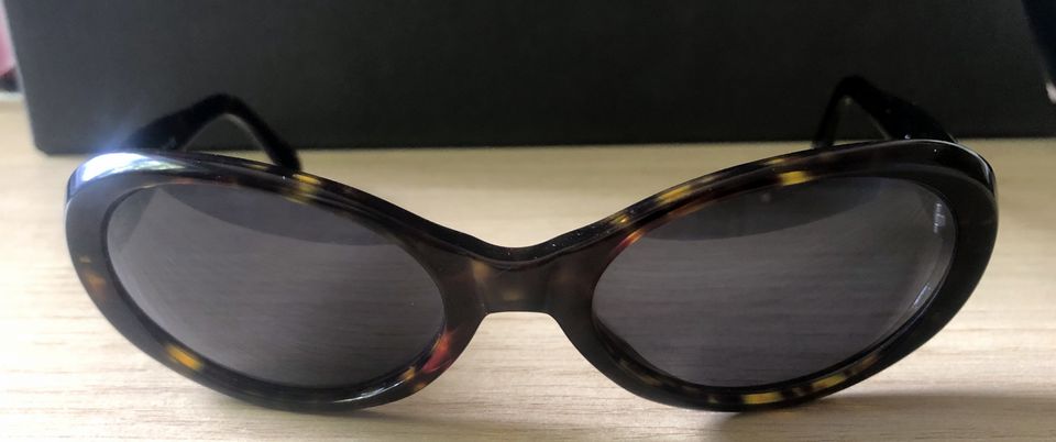 Giorgio Armani Sonnenbrille Damen <neuwertig> in Erlangen