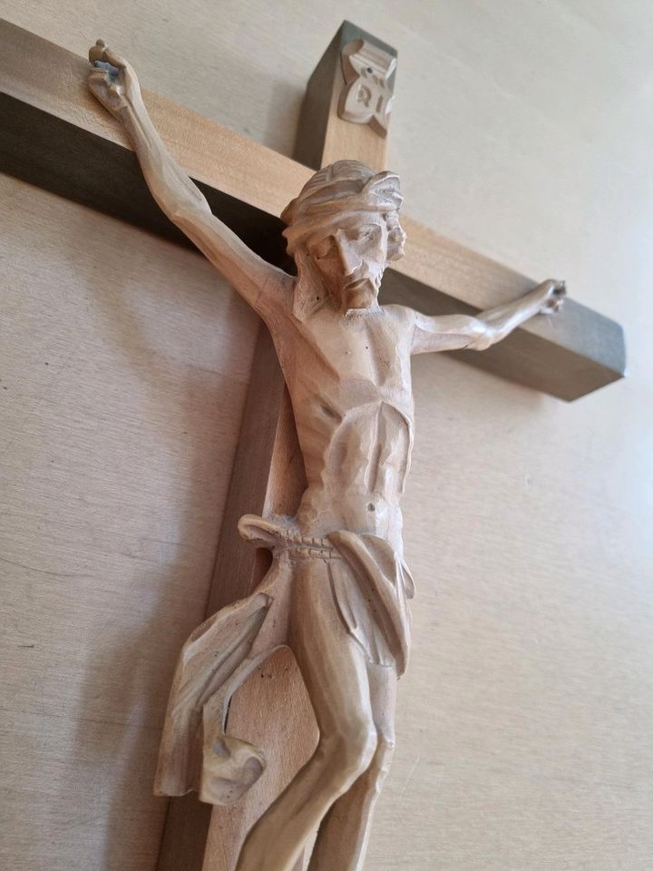 KRUZIFIX KREUZ HOLZ HANDGESCHNITZT ALT HEILIG SAKRAL JESUS ERBE in Kumhausen