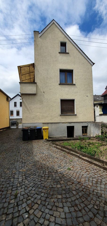 Haus in Flacht 6 km nahe Limburg mit Scheune und Garten in Flacht