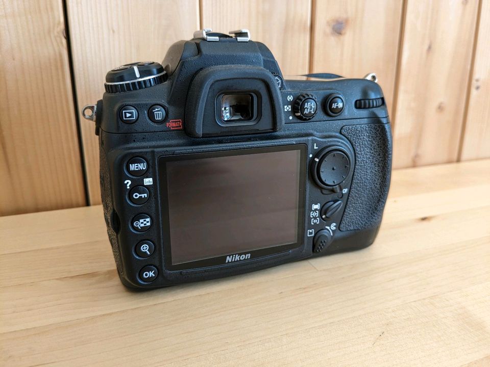Nikon D300 APS-C DSLR Kamera Nikkor Af-S 35mm 1: 1.8 Zubehör in Hannover