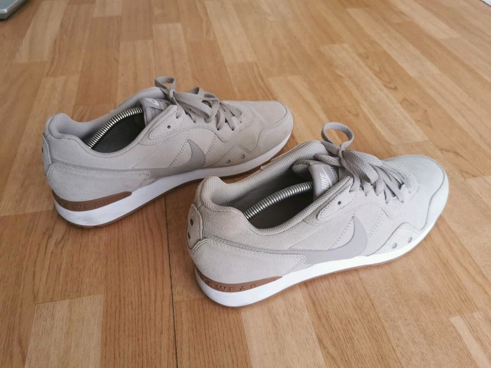 Nike VENTURE RUNNER Leder, Beige, Größe 45.5 in Frankfurt am Main