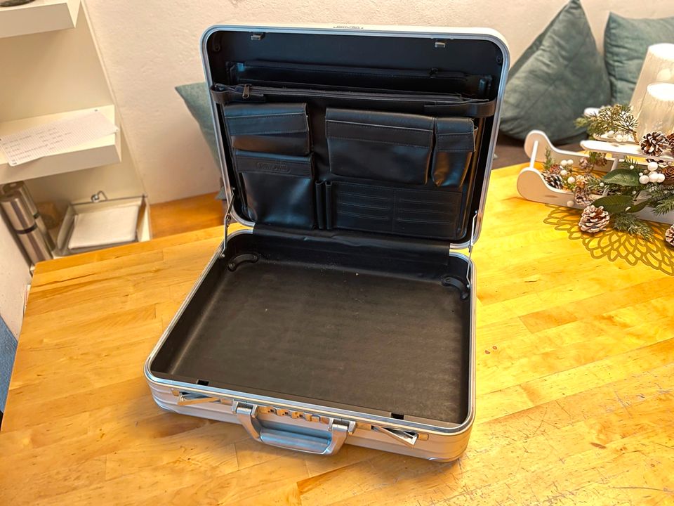 RIMOWA Attache Aktenkoffer in Silber eloxiertem Aluminium in Ingolstadt