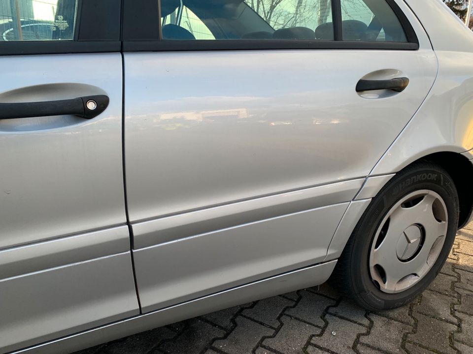 Mercedes W203 Limousine ohne Rost SCHLACHTFEST Gebrauchtteile KFZ in Köln Vogelsang