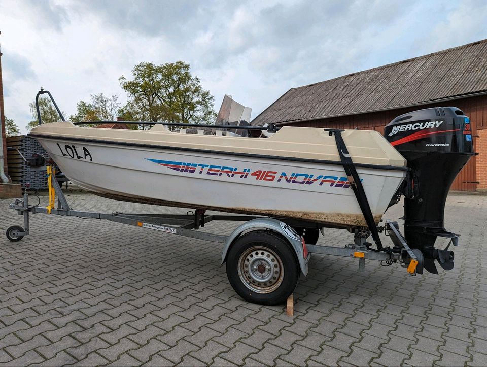 Terhi 415 Nova Konsolenboot / Angelboot  30 PS 4 Takt + Trailer in Hamburg