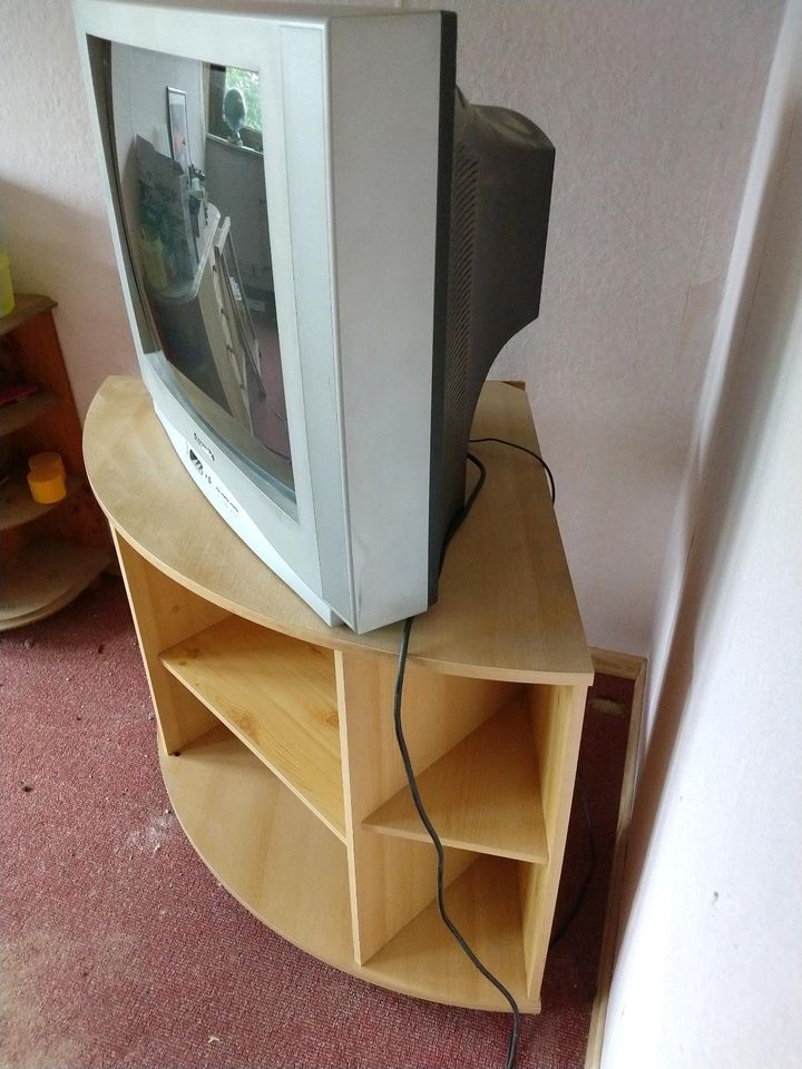 TV Schrank mit TV in Krummesse