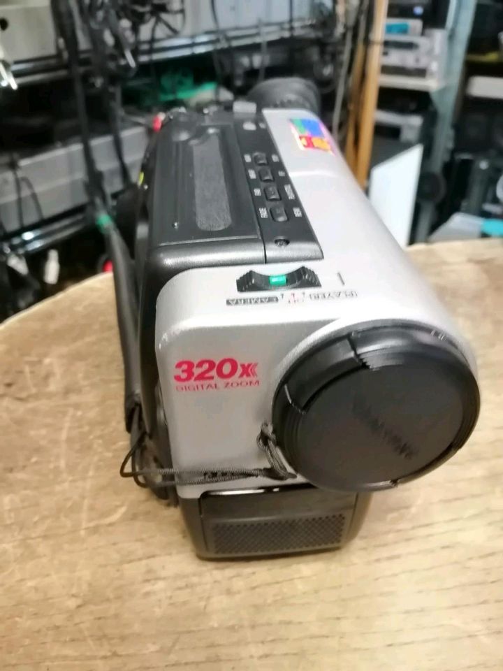 SAMSUNG VP-L300, Videocamera Video 8, mit Zubehör!!! in Berlin