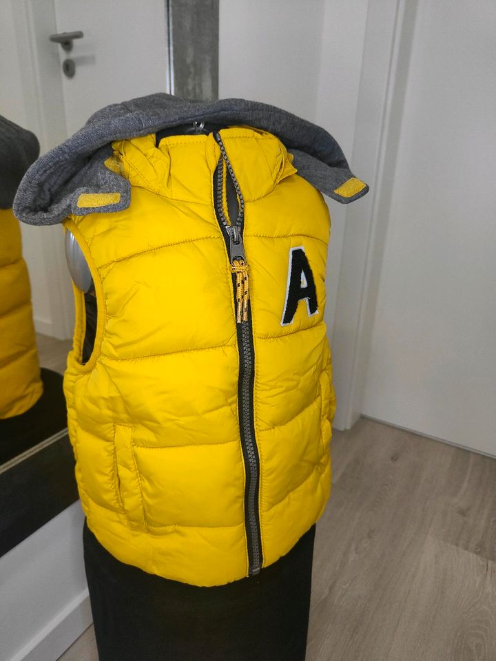 Schöne Weste Übergang Übergangsweste Jacke Gr 98 104 H&M Senf in Wiesbaden