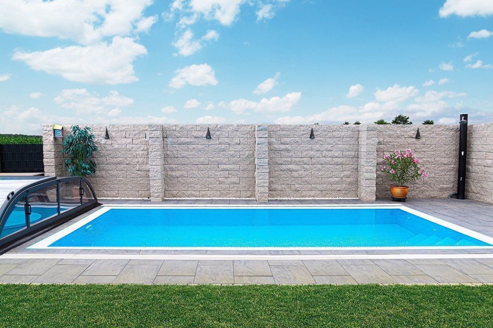 Pool Komplettset Infinity® Bay mit Überlauf-Schwimmbecken und optionaler Poolüberdachung / elektrischem Rollo, Poolgröße 3,0 x 7,0m in Winklarn