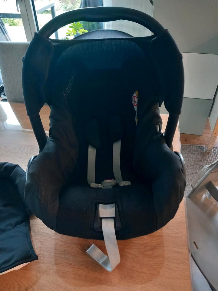 Maxicosi babyschale ohne Isofix in Krautheim