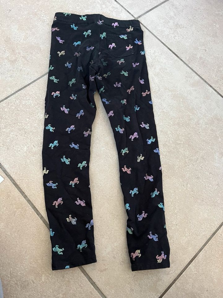 ✨H&M Leggings Hose Gr.140 schwarz Einhorn bunt ✨ in Calberlah