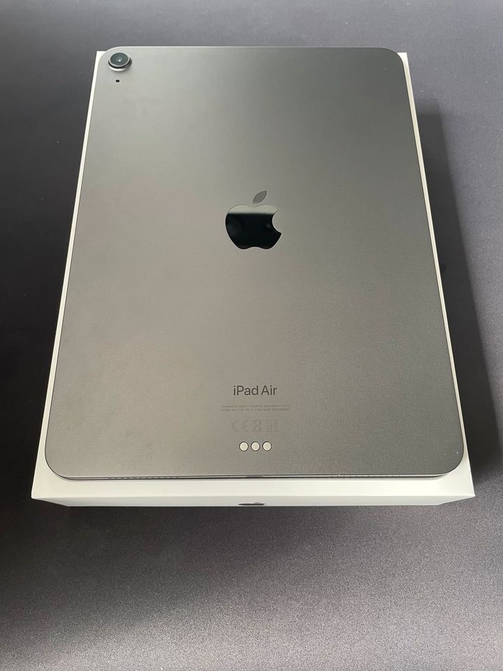 *Top* Apple iPad Air 2022 64GB Space Grau in Feldkirchen-Westerham