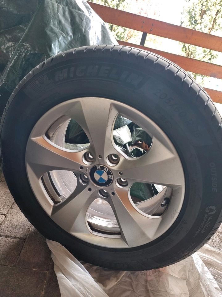 Original Alufelgen von BMW mit Michelin Sommerreifen in Appenweier