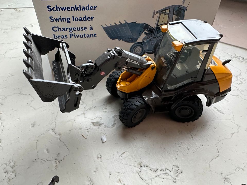 Modell 1:50 Mecalac AS900 Schwenkradlader in Würzburg