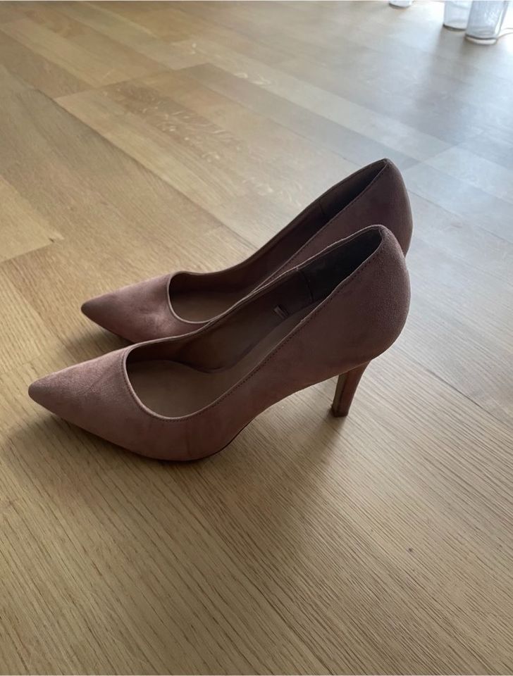 Damen Pumps / High Heels Puder Rosa Größe 38 in Darmstadt