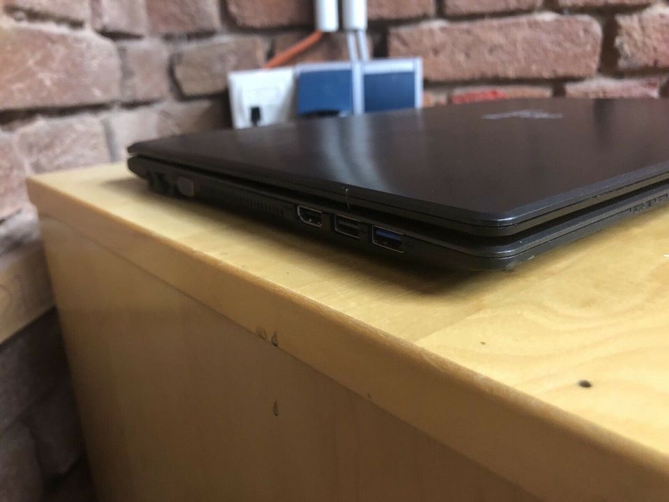 Laptop TERRA gebraucht Top Zustand WIN 10 Pro in Kassel