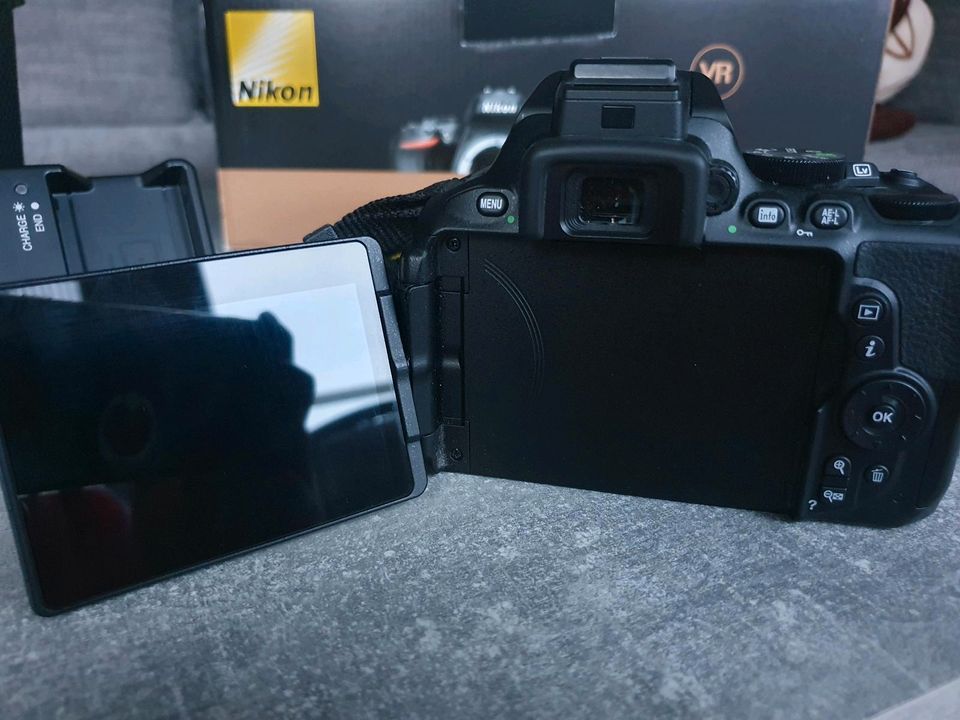 Nikon D5600, Spiegelreflexkamera, Nikon, Geschenkidee, in Nürnberg (Mittelfr)