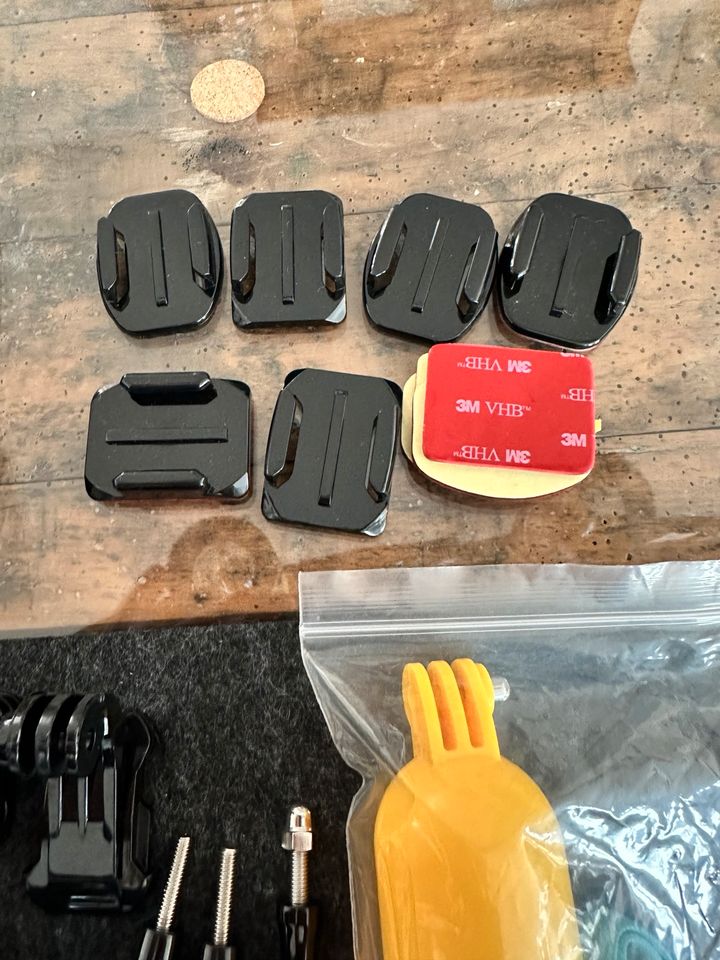 Gopro Hero 7 Zubehör Bundle inkl. Wifi Remote in Hamminkeln