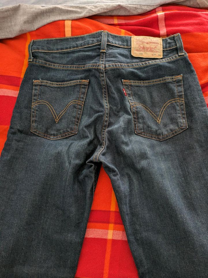 Levis Jeans dunkelblau W31 L34 in Centrum