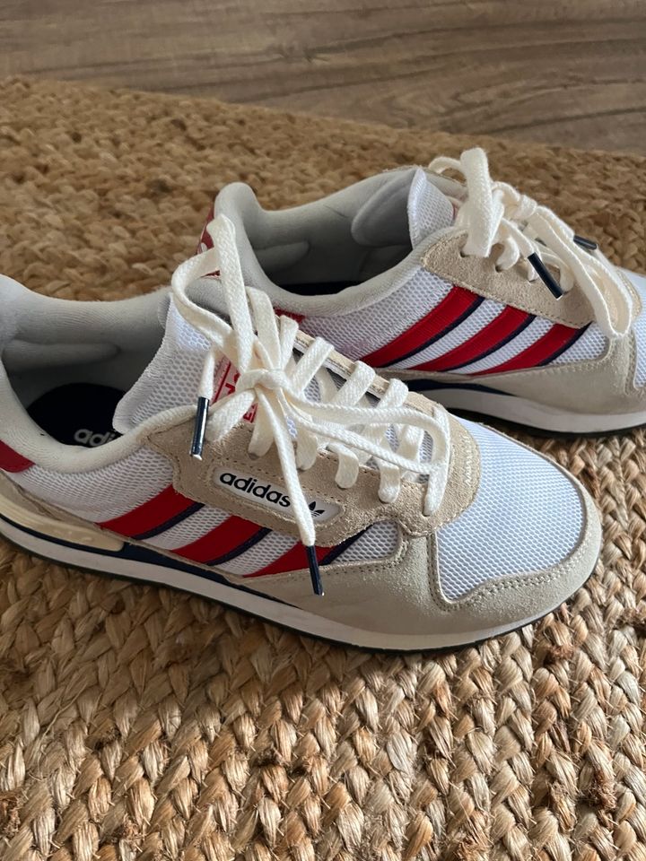 Adidas Turnschuhe Sneaker 38 Retro in Düsseldorf