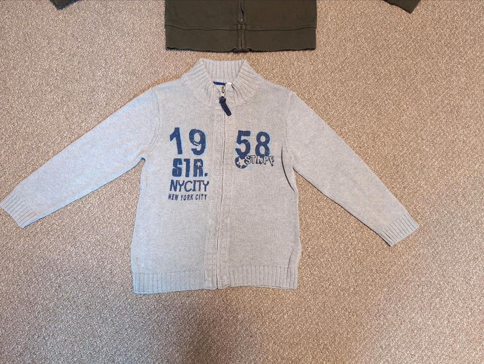 Set Strickjacke / Sweatshirtjacke Gr. 98/104 in Gudensberg