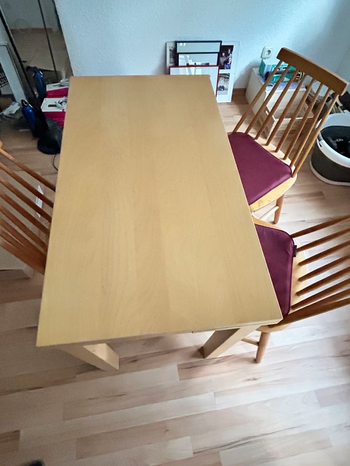 Ikea Tisch plus Stühle in Bodenheim