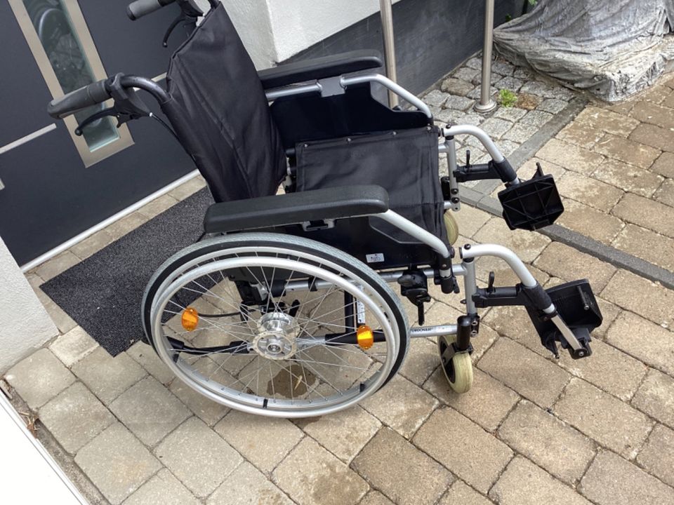Rollstuhl faltbar Sitzbreite 50 cm bis 130 kg Meyra Trommelbremse in Kassel