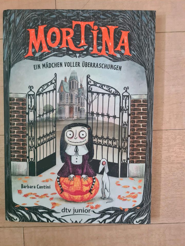 Mortina " Ein Mädchen voller Überraschungen " in Düsseldorf