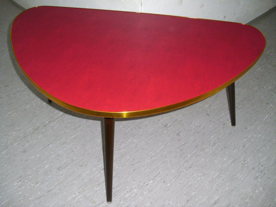 Schöner großer neuwertiger Nierentisch Coffee Table D=110cm rot in Gauting