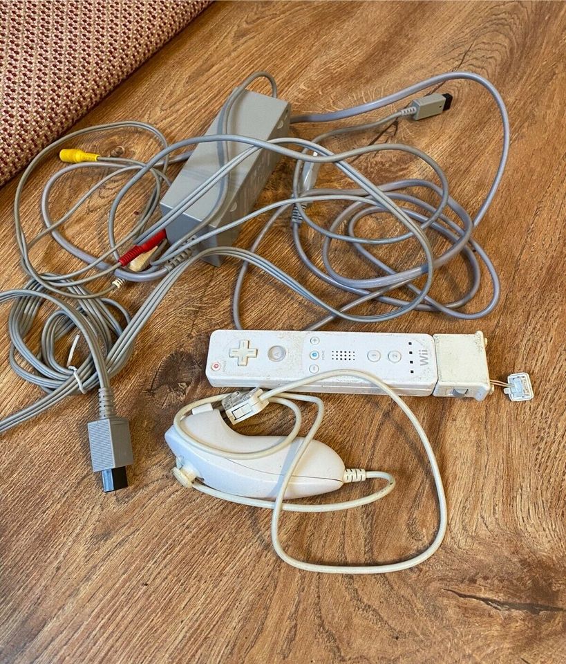 Wii Konsole mit Controller und Kabel in Gösen bei Eisenberg