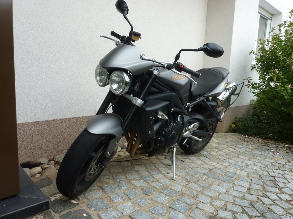 Triumph Street Triple - top gepflegt, wenig km in Eckental 