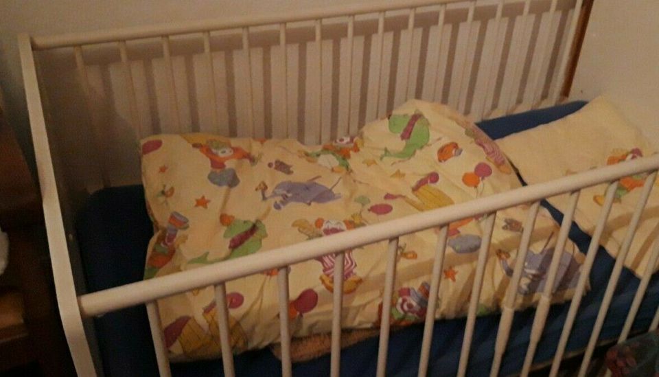 Babybett 70 x 140 cm, weiß in Kaufungen