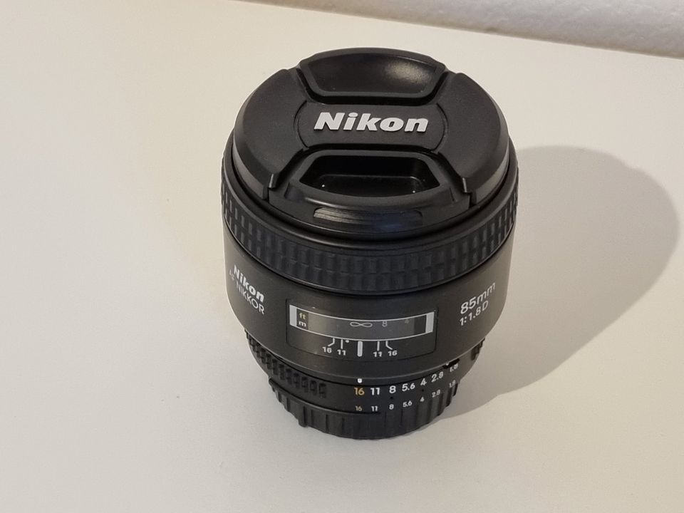 Nikon Nikkor AF 85mm f/1.8D, sehr guter Zustand, OVP in Hollenbach
