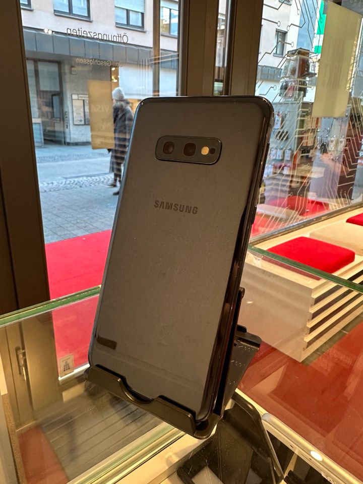 Samsung Galaxy S10e - mit Garantie in Karlsruhe