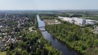 Wassernahes schönes Haus mit Doppelgarage und Carport auf Traumgrundstück. Für Prominete geeignet. Brandenburg - Brieselang Vorschau