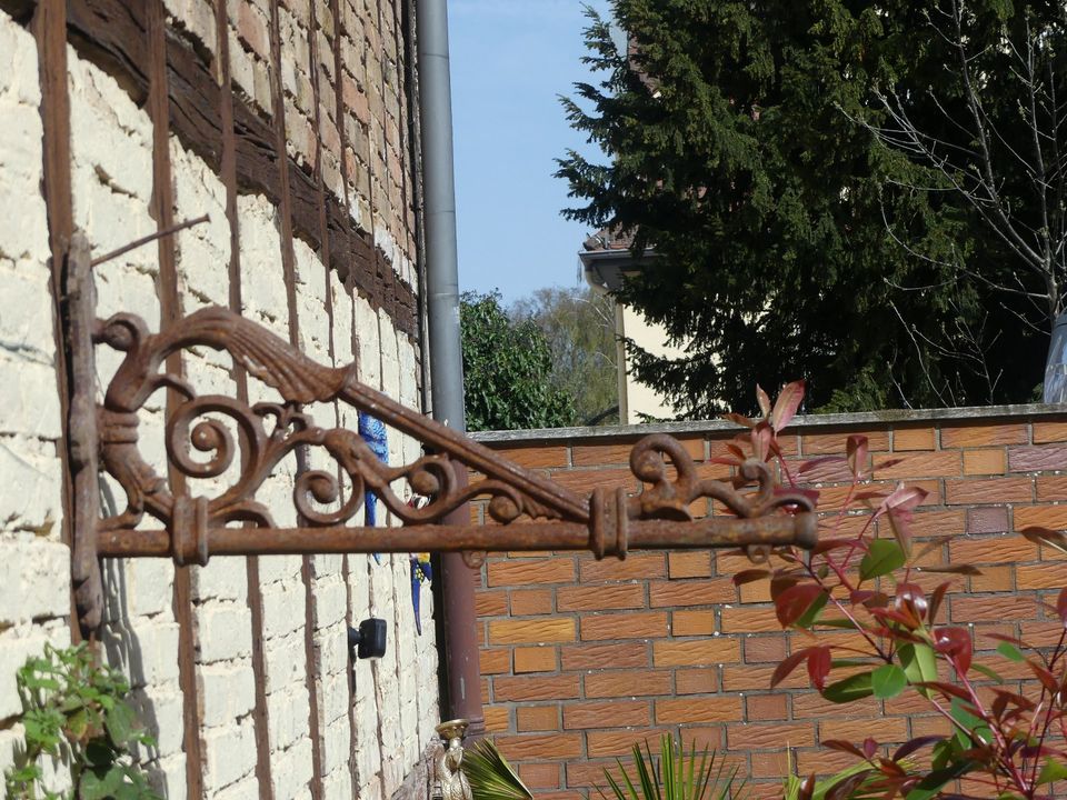 antiker Ausleger Lampenhalter Blumenampel Gusseisen - Frankreich in Wiesbaden