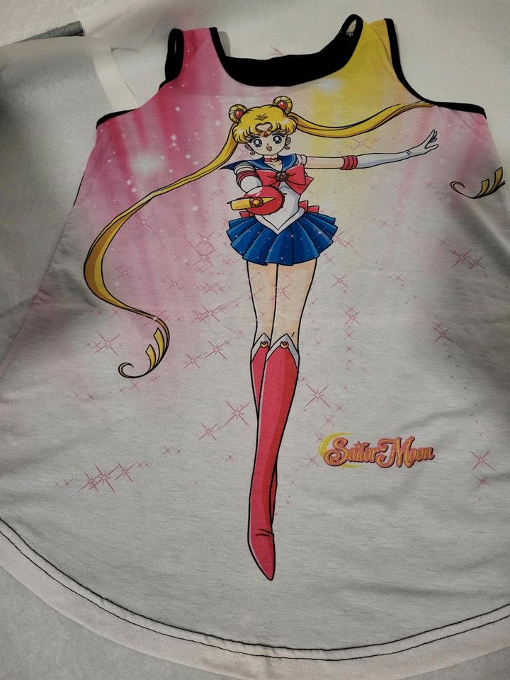 2x coole Sailor Moon Tops/Shirts in Bad Säckingen