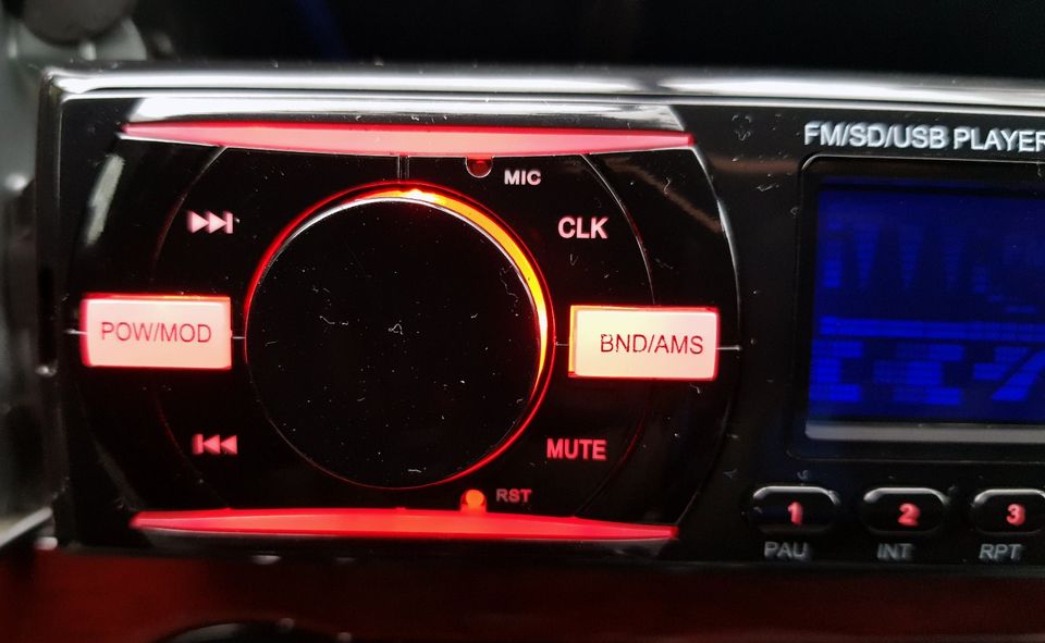 Autoradio FM SD USB Player AUX 50Wattx45 in Hamburg