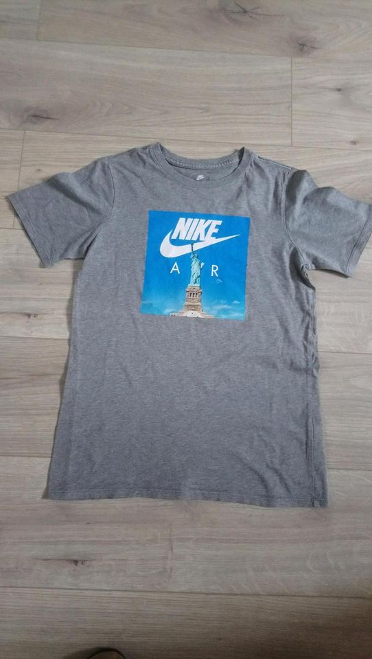 NIKE T-Shirtset 147-158 mit Kurzarm  158-170 mit Langarm  TOP in Urbach Westerw