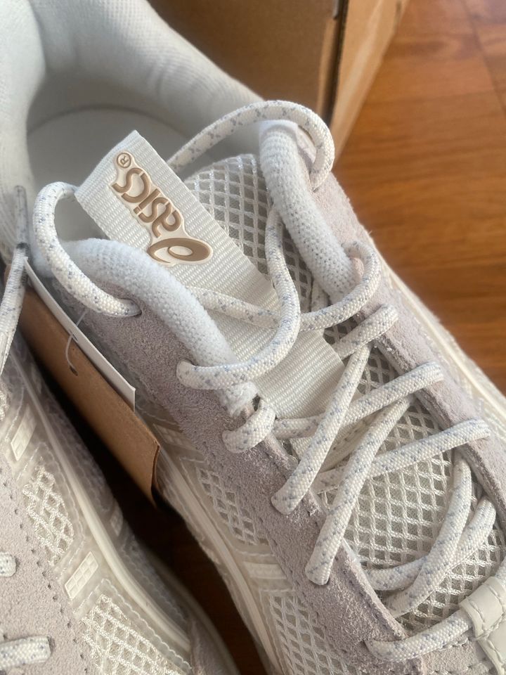 Gel Asics Cream 39,5 neu! in Lüdenscheid